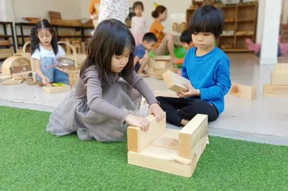 Phương Pháp Giáo Dục Montessori Mang Lại Lợi Ích Gì Cho Trẻ?